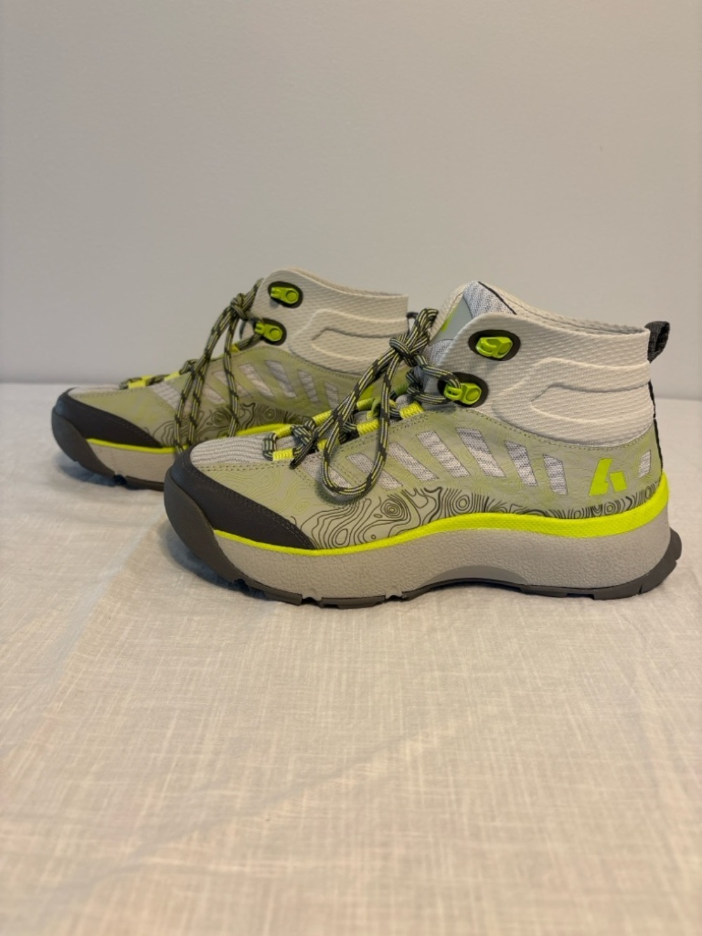 Eddie Bauer Men’s Size 8 Hiking Boots Gray Lime Green NWT